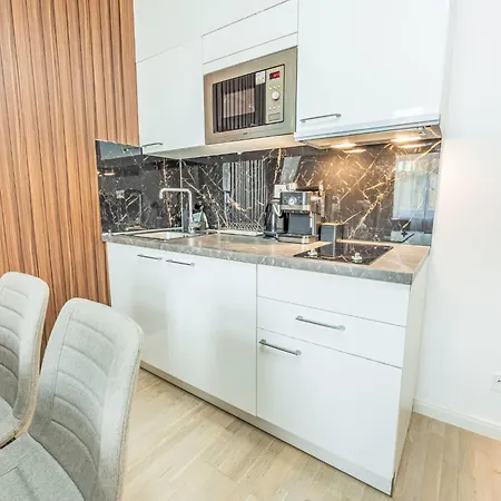 Washington-4 By Interhome Prag